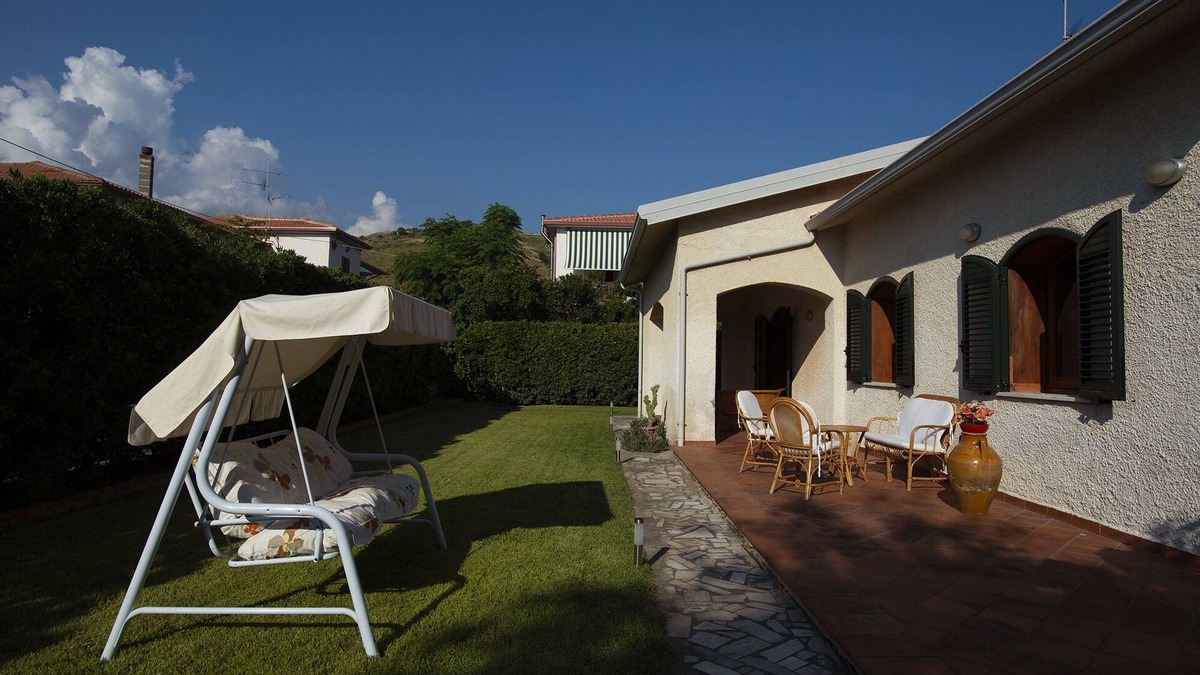 Sangineto House | Villa by the sea