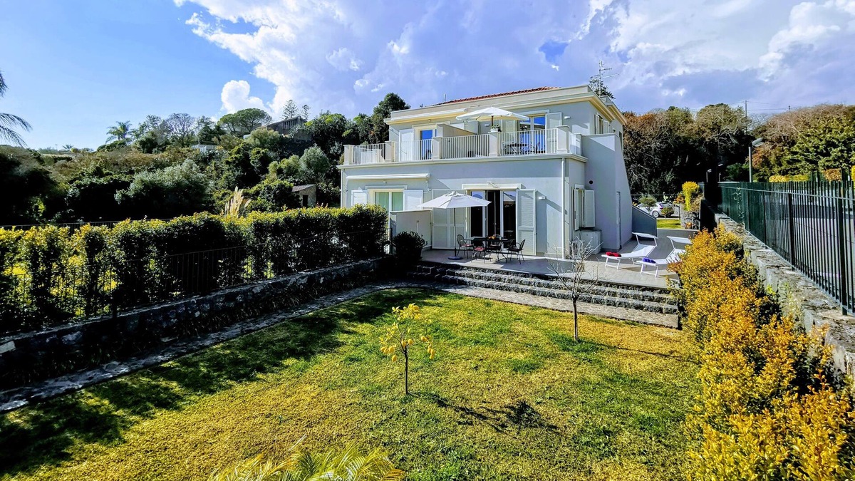 Archi Villa | villa by the sea