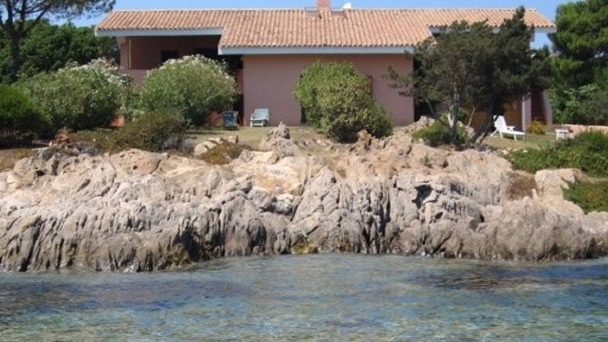 Baia Caddinas Villa | VILLA BY THE SEA WITH PRIVATE GARDEN AND MAGNIFICENT TERRACE