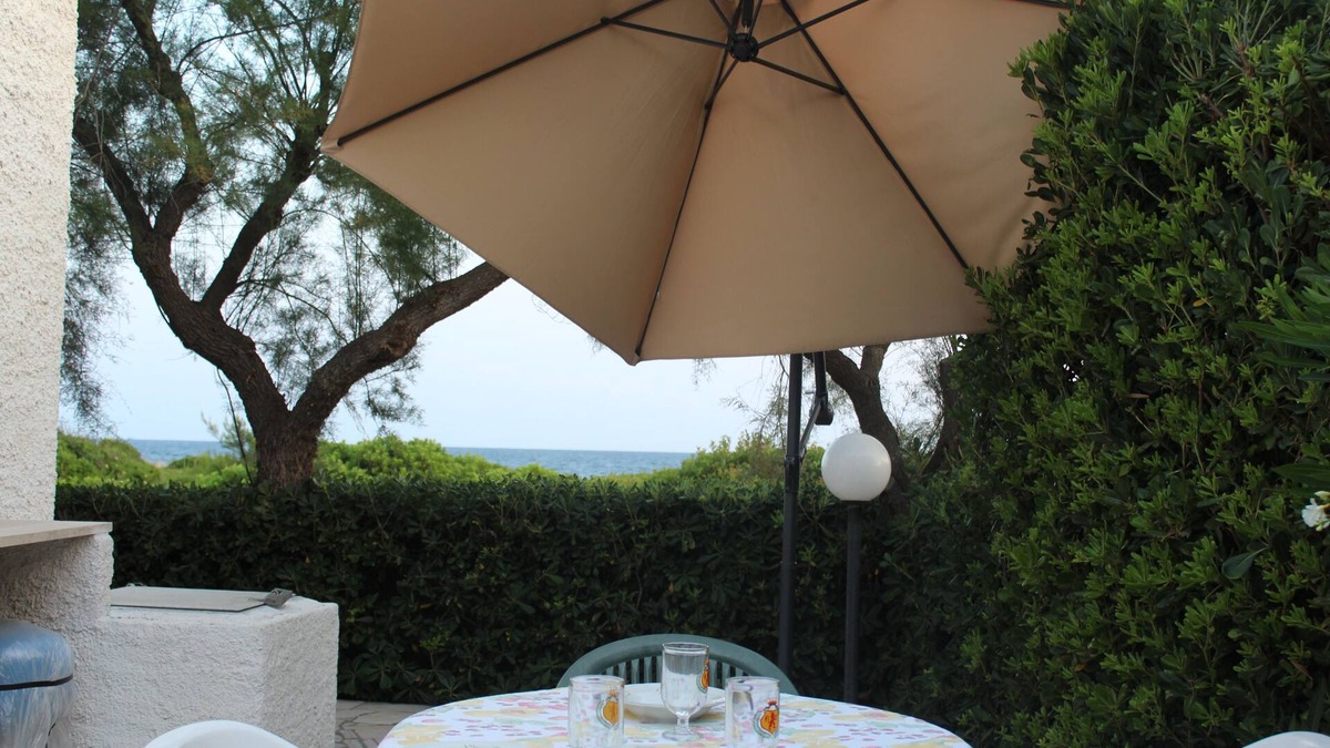 Torre Castiglione Villa | Villa by the sea and with a fantastic green garden!