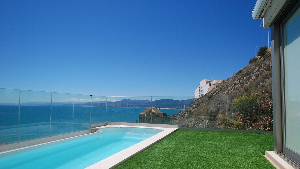 Faro de Cullera Ski Chalet | Villa by the sea with private pool