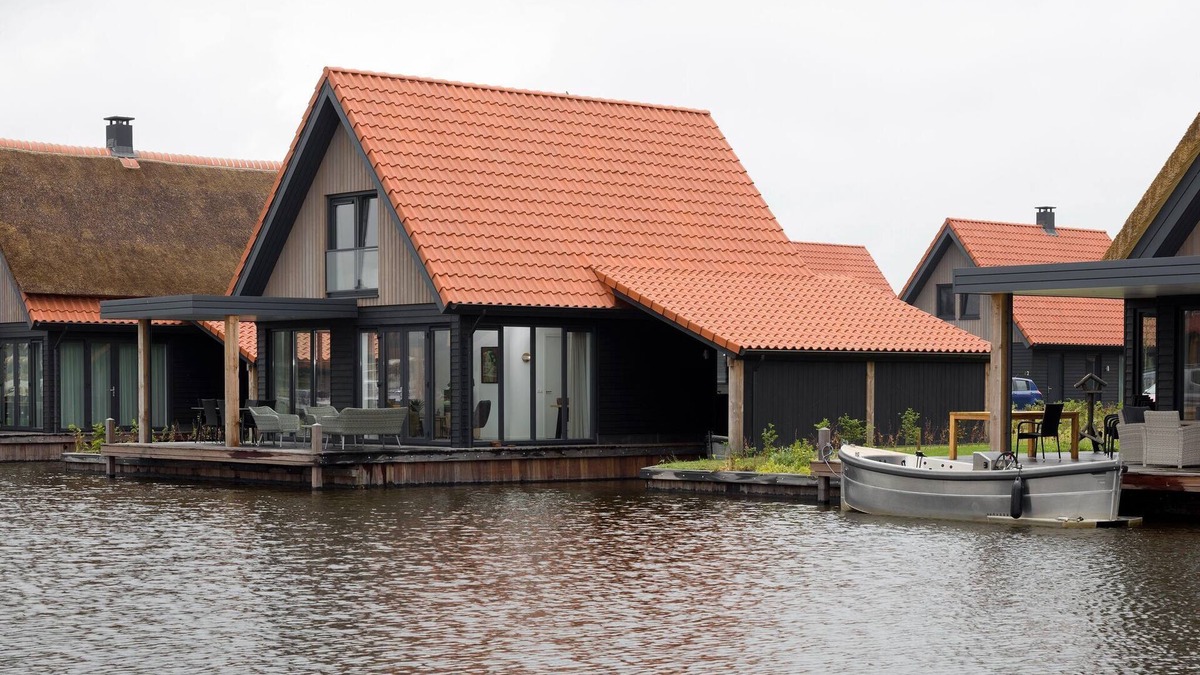 Ossenzijl Villa | Villa by Weerribben Park