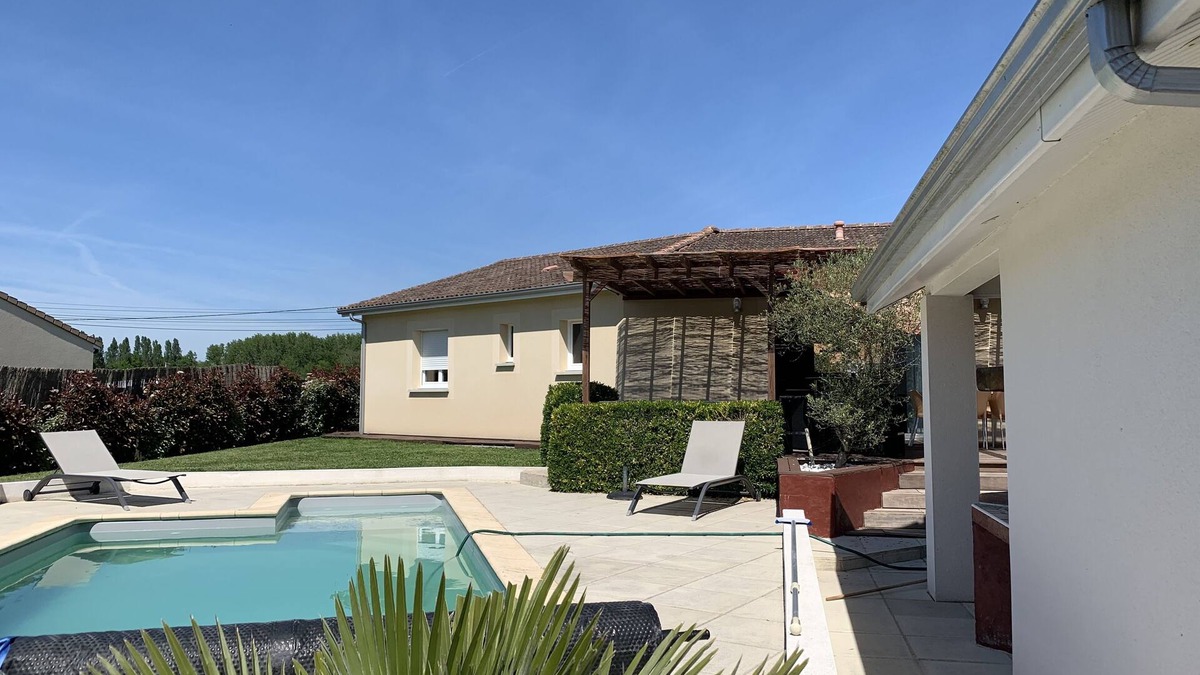Saint-Andre-de-Cubzac House | Villa Cabarieu classified tourist office with swimming pool.