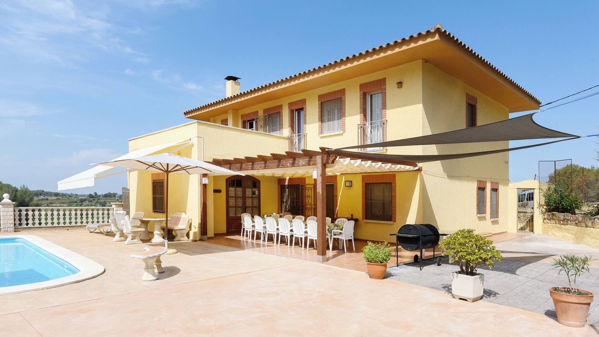 Castellet i la Gornal Villa | Villa "Cal Vimon" with Private Pool, Private Terraces & Wi-Fi