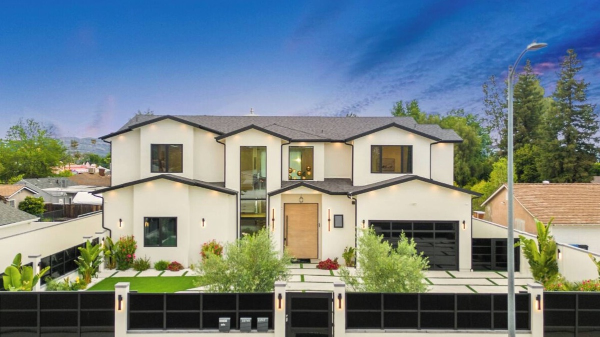 Woodland Hills Villa | Villa Califa - Resort-Style Living w/Private Pool, Spa & Theater