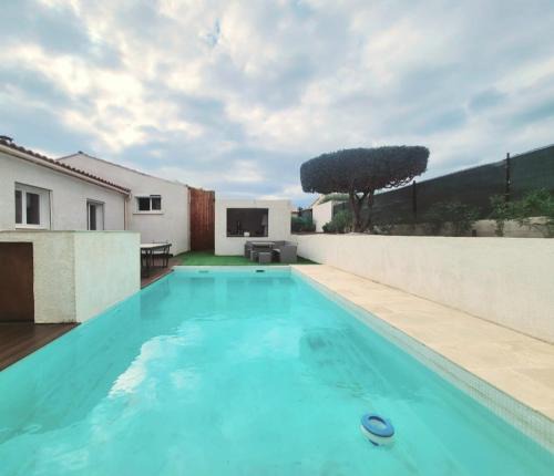 Peret Villa | villa calme au milieu des vignes avec piscine 2 chambres