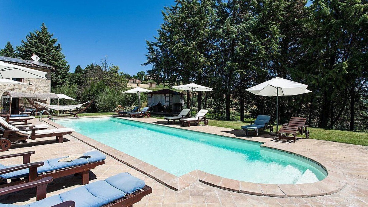 Ramazzano Villa | Villa Campanella: A characteristic and welcoming two-story age-old farm house surrounded by the greenery, with Free WI-FI.