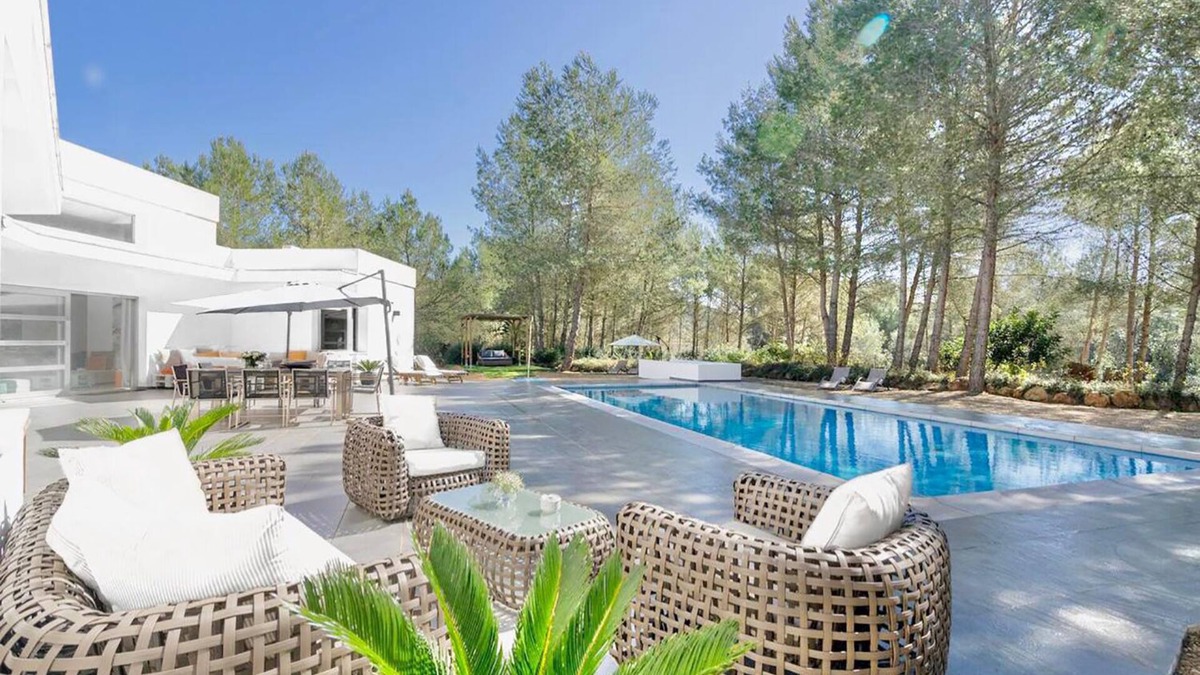 Santa Eulalia del Rio Villa | Villa "Can Drago" Private Pool, Large Garden, Terrace, WiFi & A/C