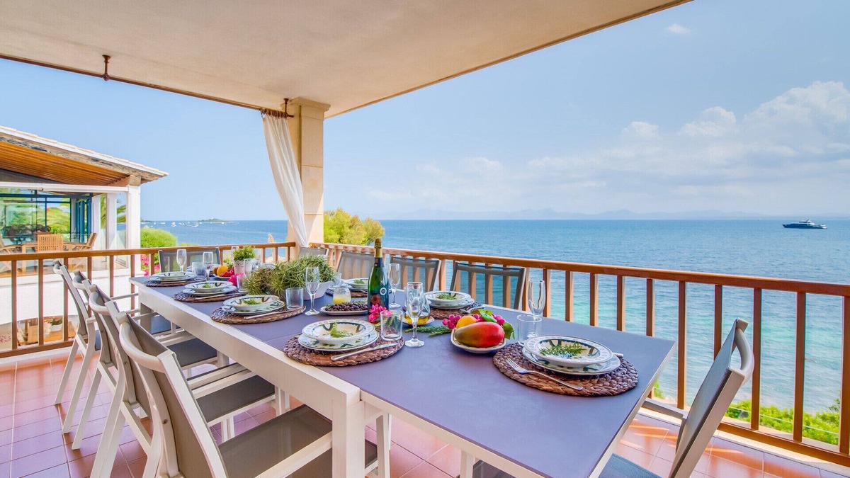 Alcanada Ski Chalet | Villa Can Torrens seafront house in Alcudia