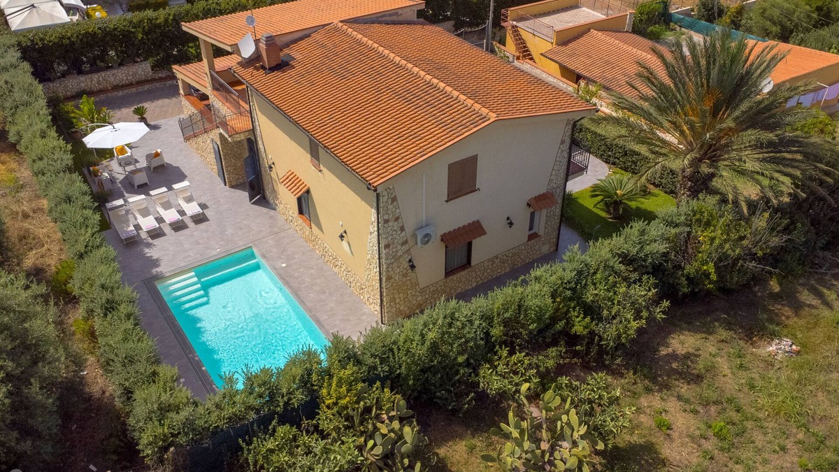 Salina Villa | VILLA CANAPé