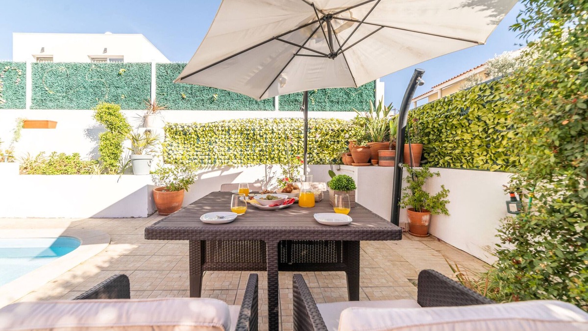 Charneca de Caparica e Sobreda Villa | Villa Caparica - cozy villa with pool near the beach