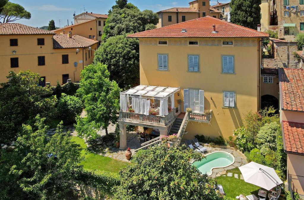 Lari Villa | Villa Carlotta con piscina