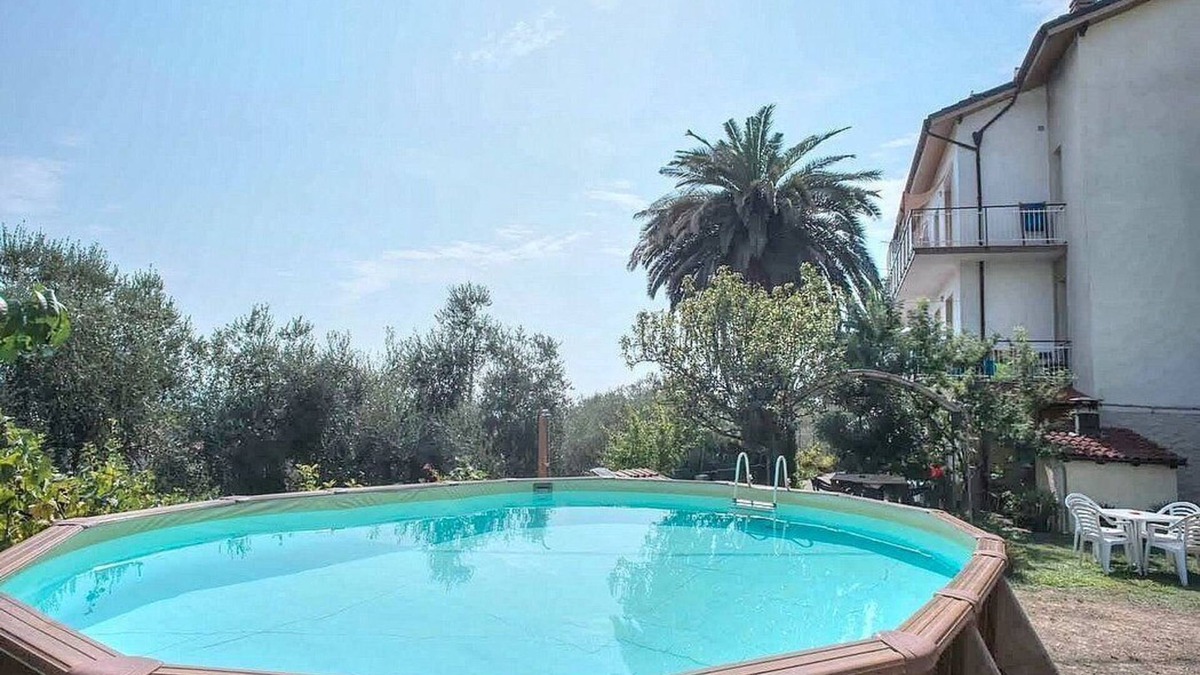 Pietra Ligure House | Villa Carol: A graceful apartment that is part of a villa in a quiet position, located on a hillside above the sea, with Free WI-FI.