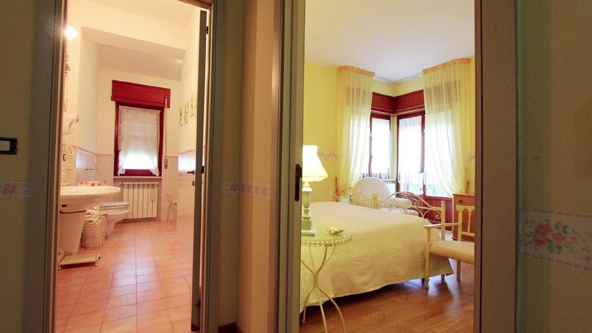 Tollo Villa | Villa Carol Triple room with private external bathroom