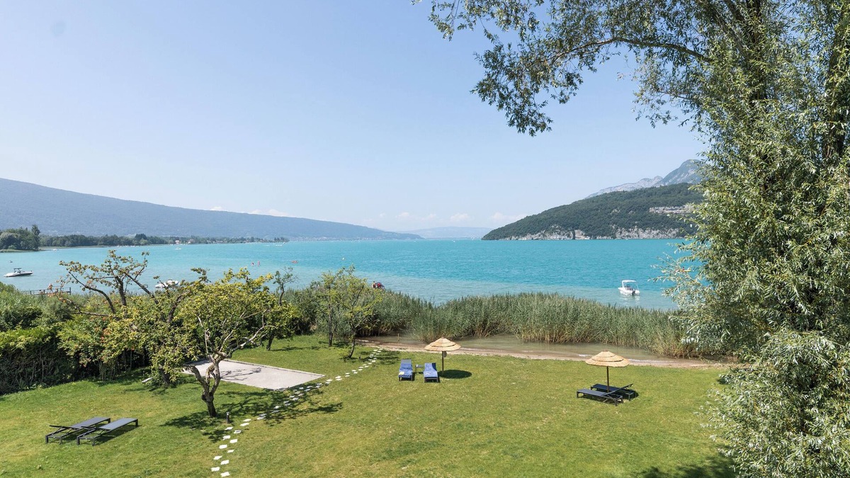 Duingt Hotel | VILLA CAROLINE