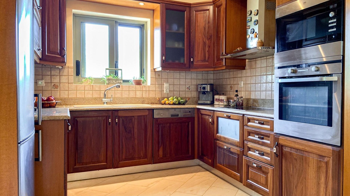 Razata House | Villa Carousos , 3 Bedrooms , 8 persons
