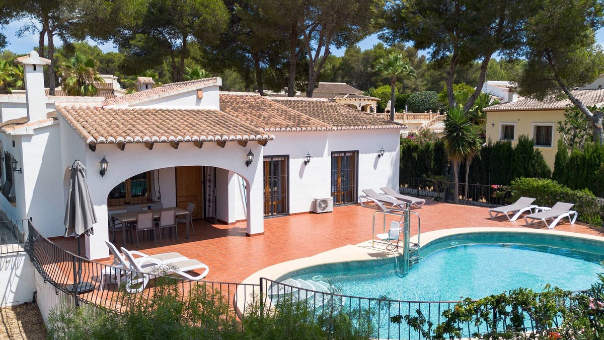 Media Luna Villa | Villa 'Casa De La Risa' with Private Pool, Wi-Fi and Air Conditioning