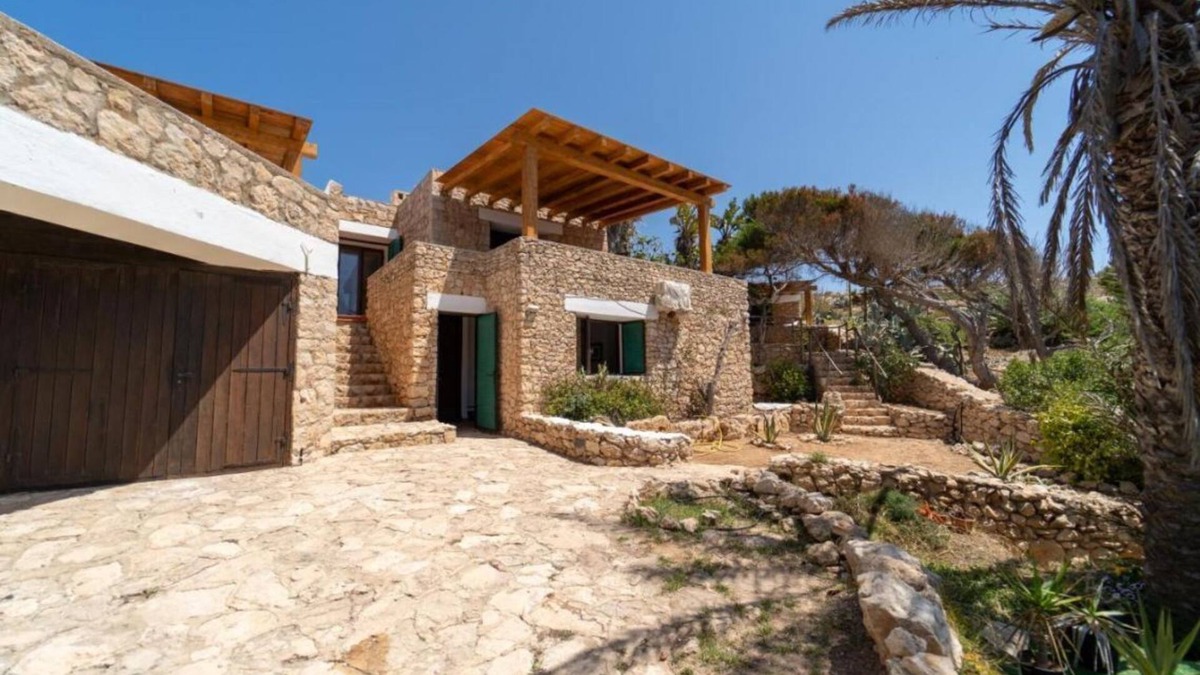 Lampedusa House | Villa Casa degli Elimi dammuso by the sea in exclusive bay in Lampedusa