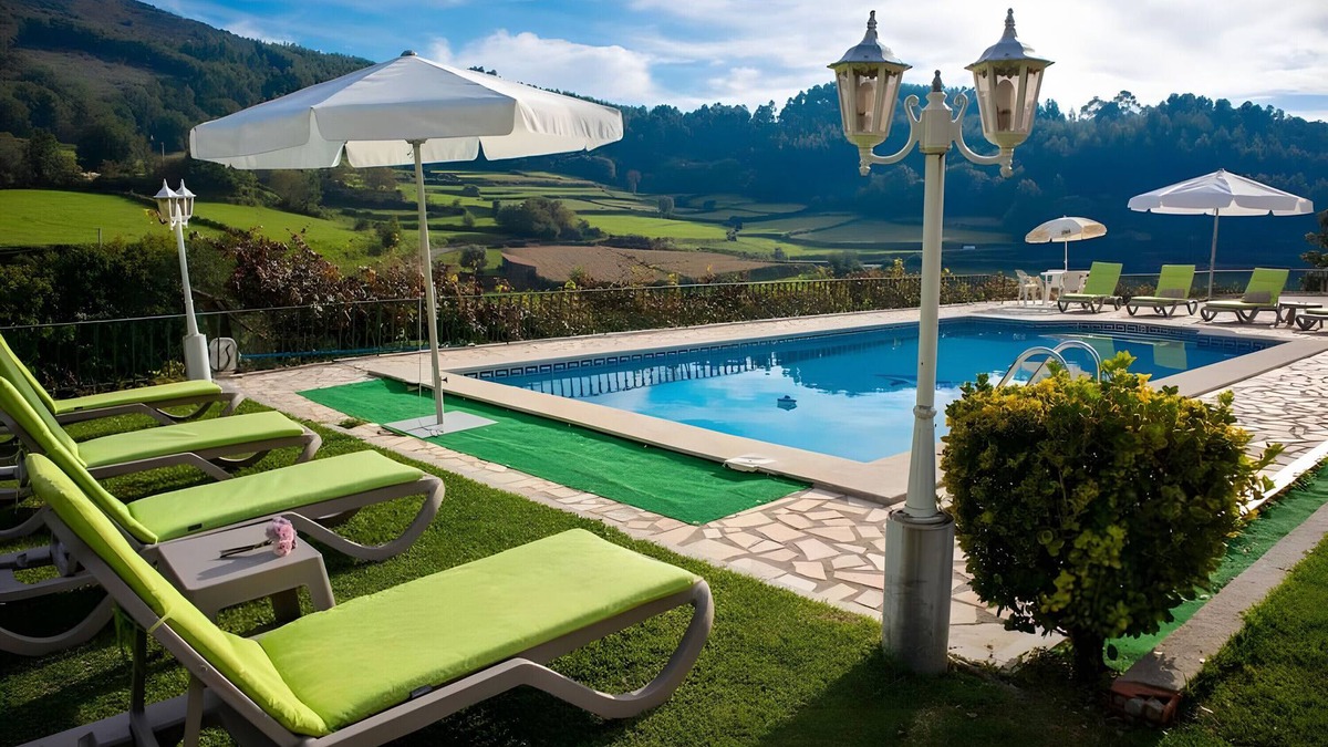 Bico Villa | Villa 'Casa Dos Leões' with Mountain View, Private Pool and Wi-Fi