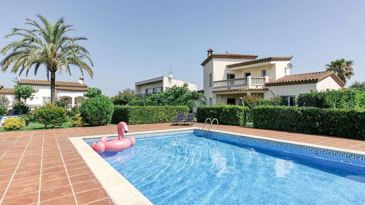 Torroella de Fluvia Villa | Villa 'Casa Flores' with Mountain View, Shared Pool and Wi-Fi