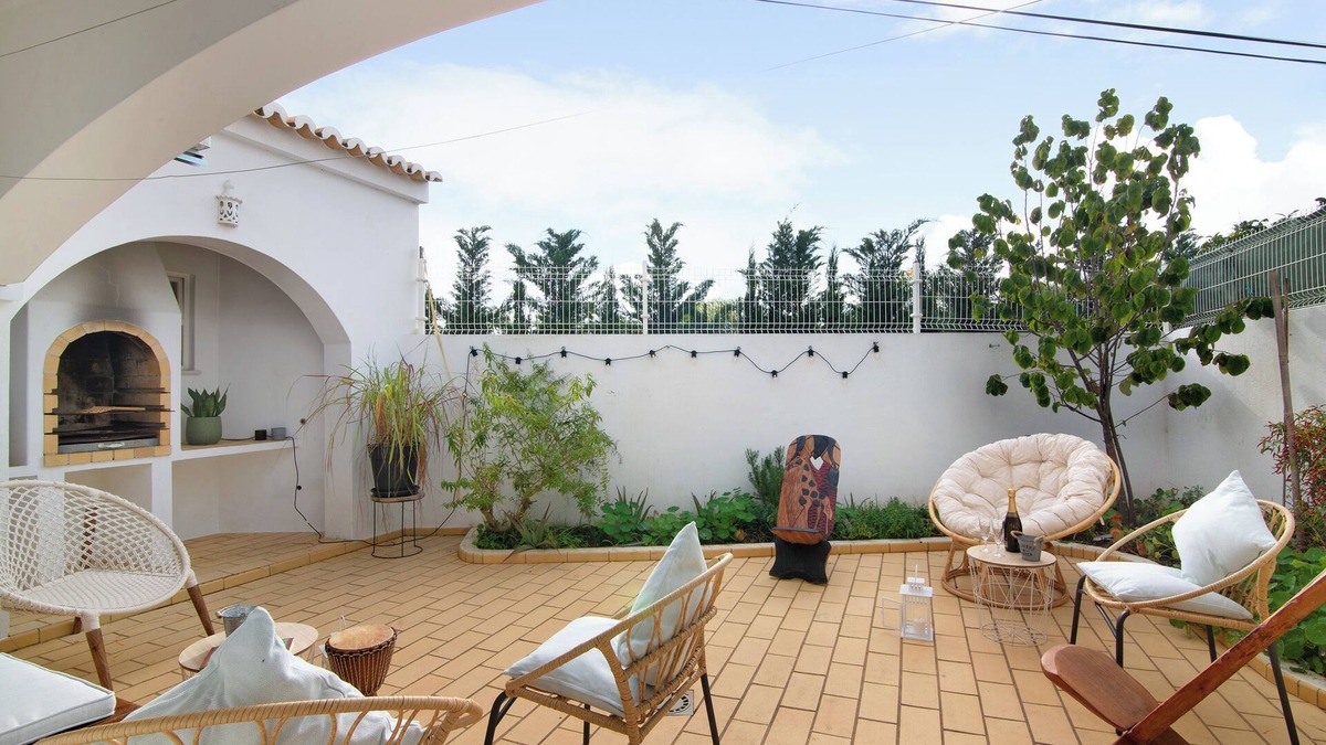 Lagoa e Carvoeiro Villa | Villa 'Casa Judite' with Private Terrace, Balcony and Wi-Fi