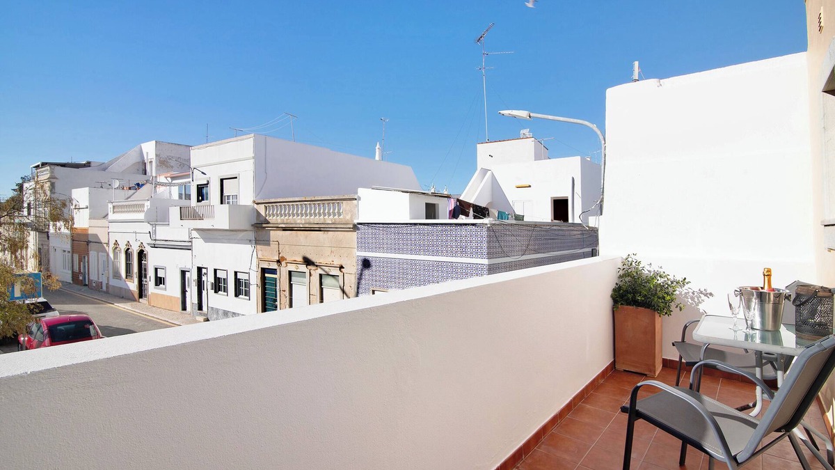 Olhao Villa | Villa 'Casa Mar-a-vila' with Private Terrace, Wi-Fi and Air Conditioning
