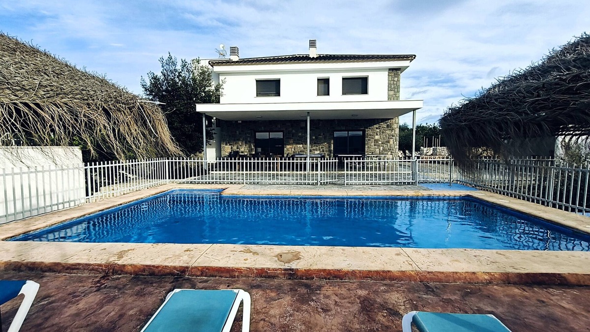 Chella Villa | Villa Casa Rural la Montana 2 with Pool, Garden & Wi-Fi
