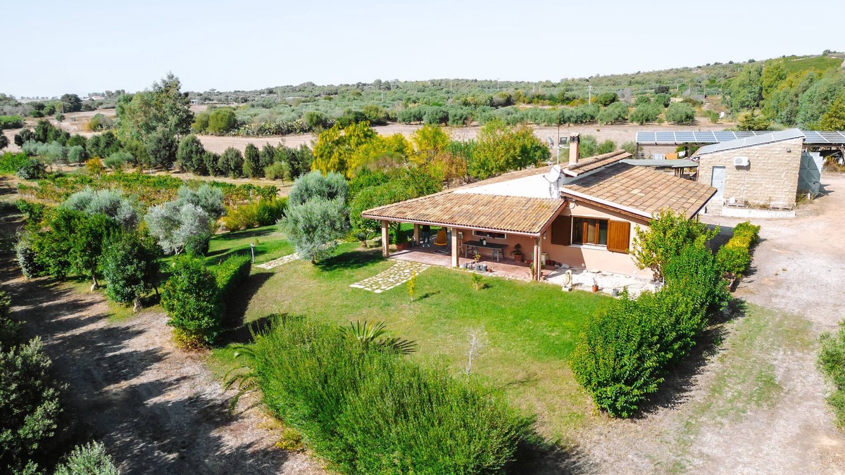 Pimentel House | Villa 'Casa Serra' with Mountain View, Wi-Fi and Air Conditioning