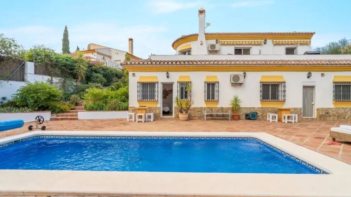 Los Cortijillos Villa | Villa 'Casa Siempre Verde' with Mountain View, Wi-Fi and Air Conditioning