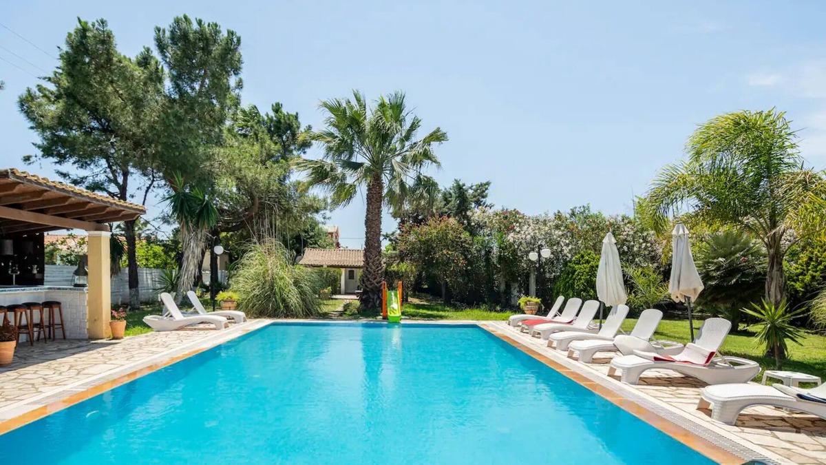 Agios Georgios Villa | Villa- Cassandra n500meters from the beach.