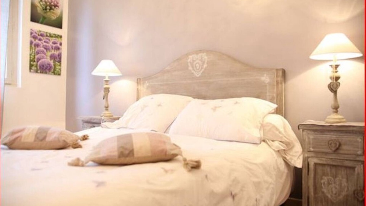 Vancia - Crepieux House | Villa Castel Suite Pavilion with TV lounge and kitchen