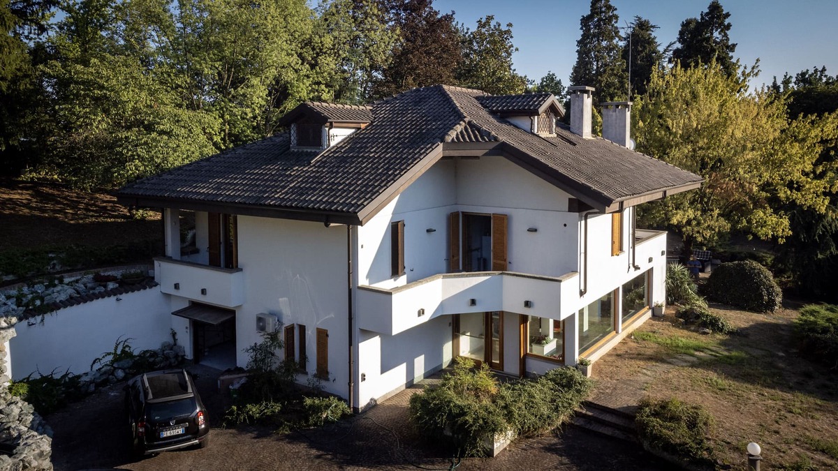 Castelletto Monferrato Villa | Villa Casteletto Monferrato Pool and Tennis Court