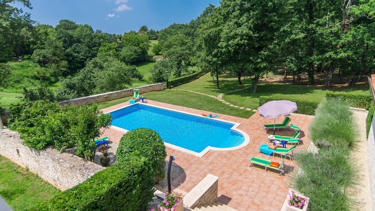 Kringa Villa | Villa Catarina with Beautiful and Spacious Garden and Pool