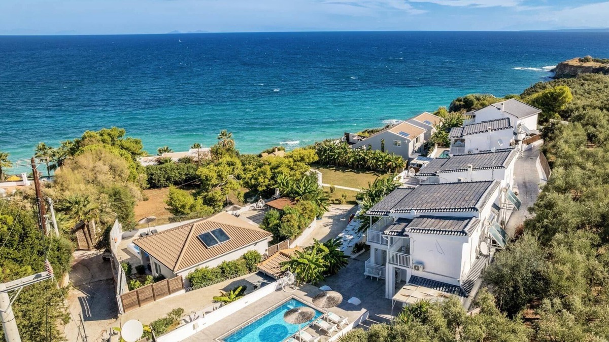 Tragaki Villa | Villa Cavo Pearl by Villa Plus