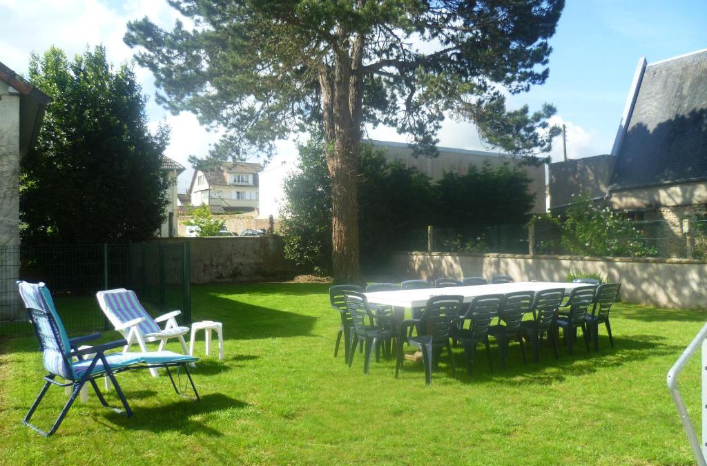 Grandcamp-Maisy House | Villa centre ville à 100m de la plage, pour 20 personnes