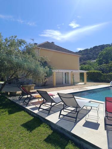 Tresques Villa | Villa Chantebise, calme et élégance avec piscine privée