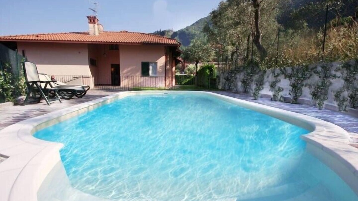 Oliveto Lario Villa | Villa & Charme id 2121, great lake views pool, beach, lake front