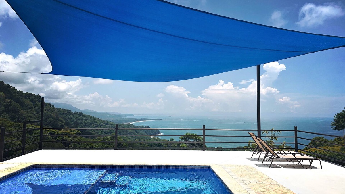 Dominical Villa | Villa Chill : 260-Acre Private Jungle : Escaleras