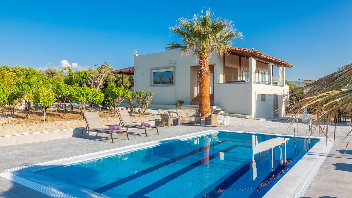 Skaleta House | Villa Chrysalida, peaceful home with scenic views!