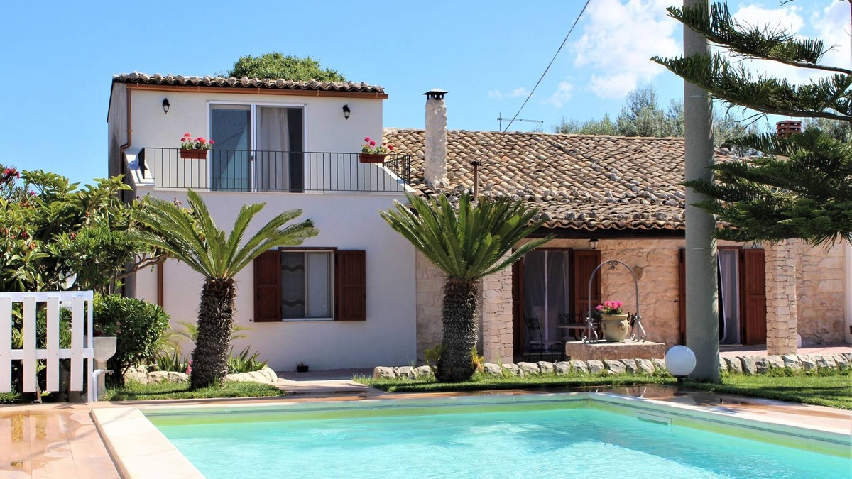Chiaramonte Gulfi Villa | Villa Clara with swimming pool