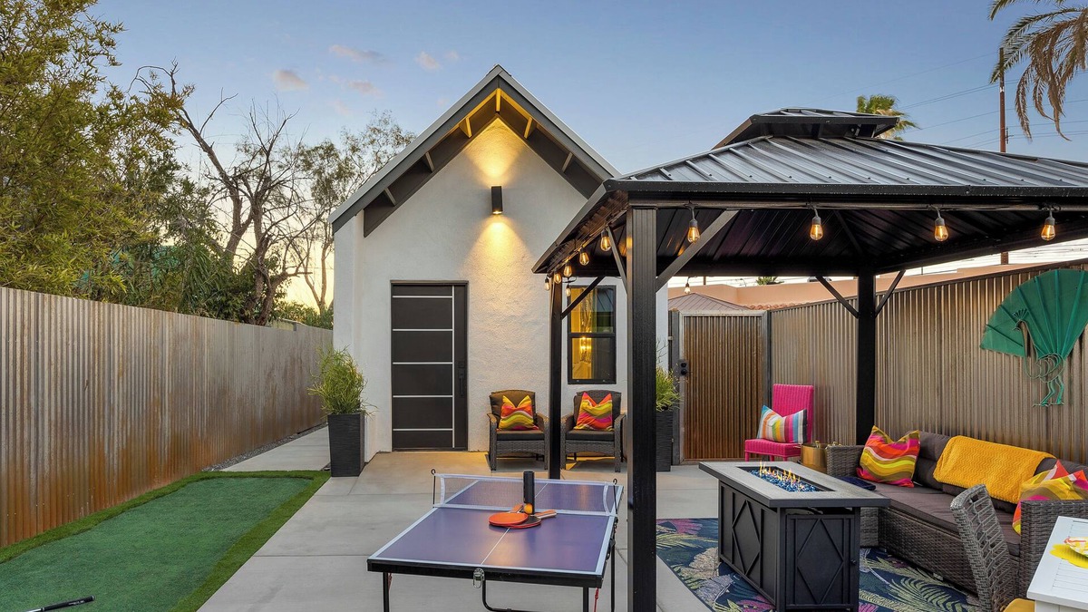 Poets Square House | Villa Clemente Central 1br Resort Oasis UofA Relaxation Pet Friendly