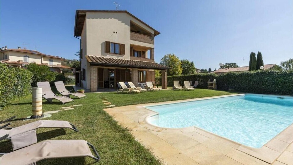 Lucignano Villa | Villa Clemente Comfortable holiday residence