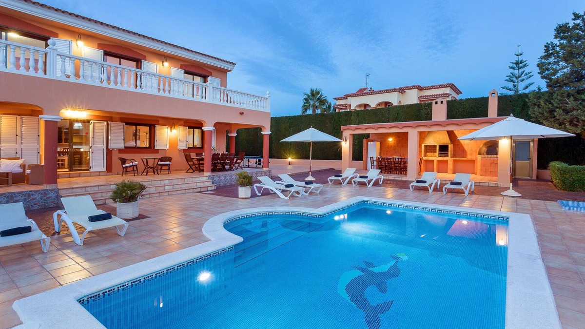 Can Besso Villa | Villa close to Ibiza Town Sleeps 12