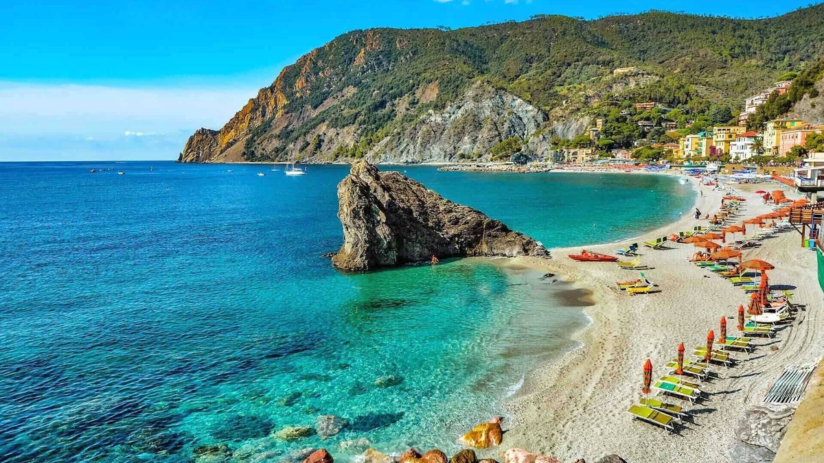 Licciana Nardi Villa | VILLA CLOTILDE 8 Pax, country side with pool, WI-FI, BBQ, near to Cinque Terre