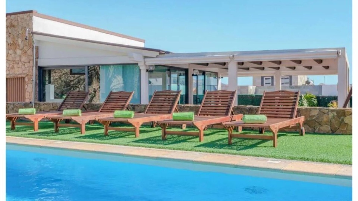 Triquivijate Villa | "VILLA COBAS", PRIVATE POOL