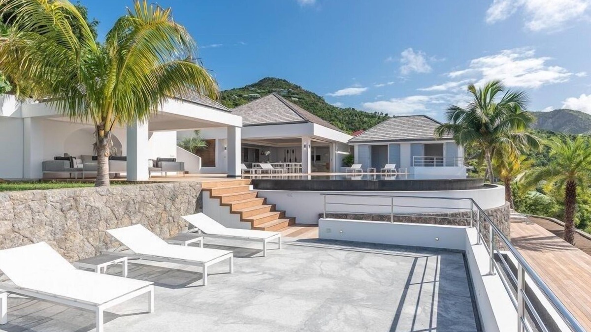 Barriere des Quatres Vents Villa | Villa Coco | Beach View - Located in Beautiful Lorient Beach with Private Pool