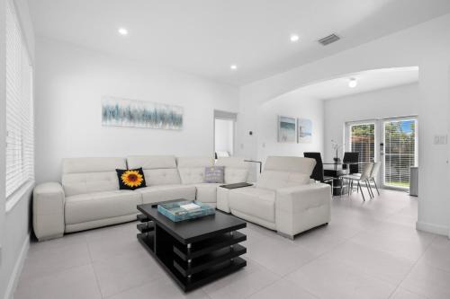 West Little Havana House | Villa Coco Cozy Home Near Brickell Miami Beach