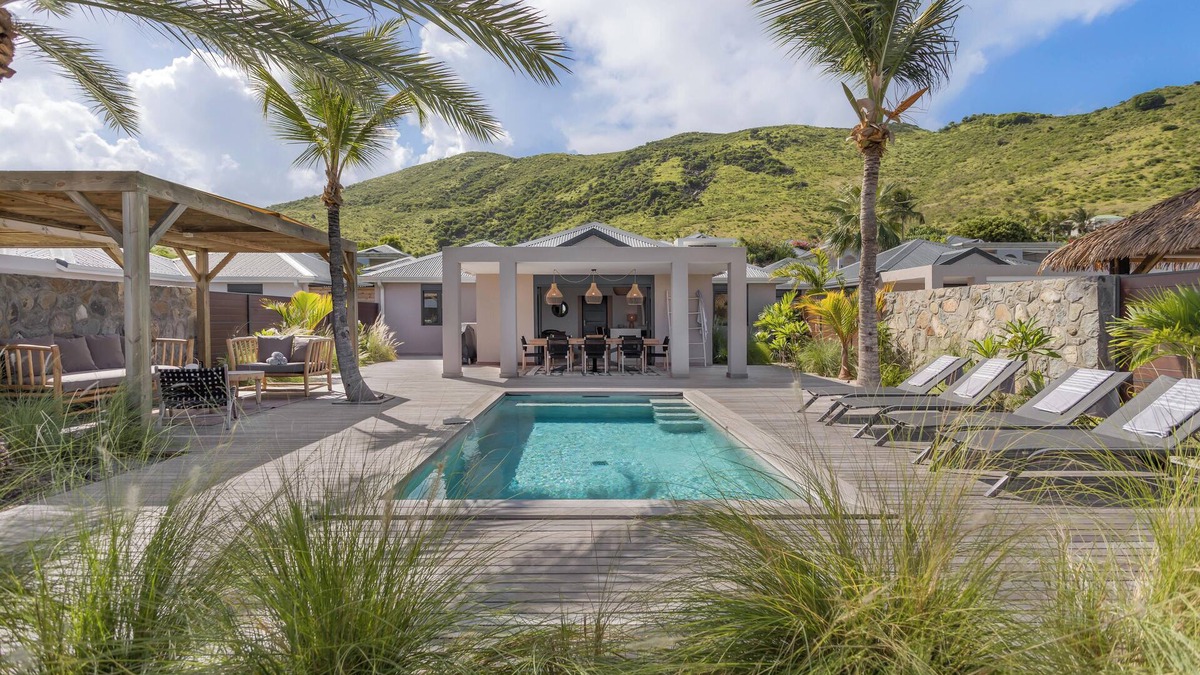 Bellevue Villa | Villa Coco - Waterfront property with water access, swimming pool, AC & kayaks
