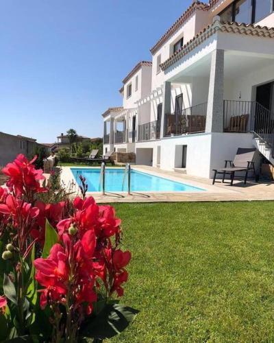San Lorenzo Villa | Villa con piscina Vista mare 12 posti letto by budoni affitti
