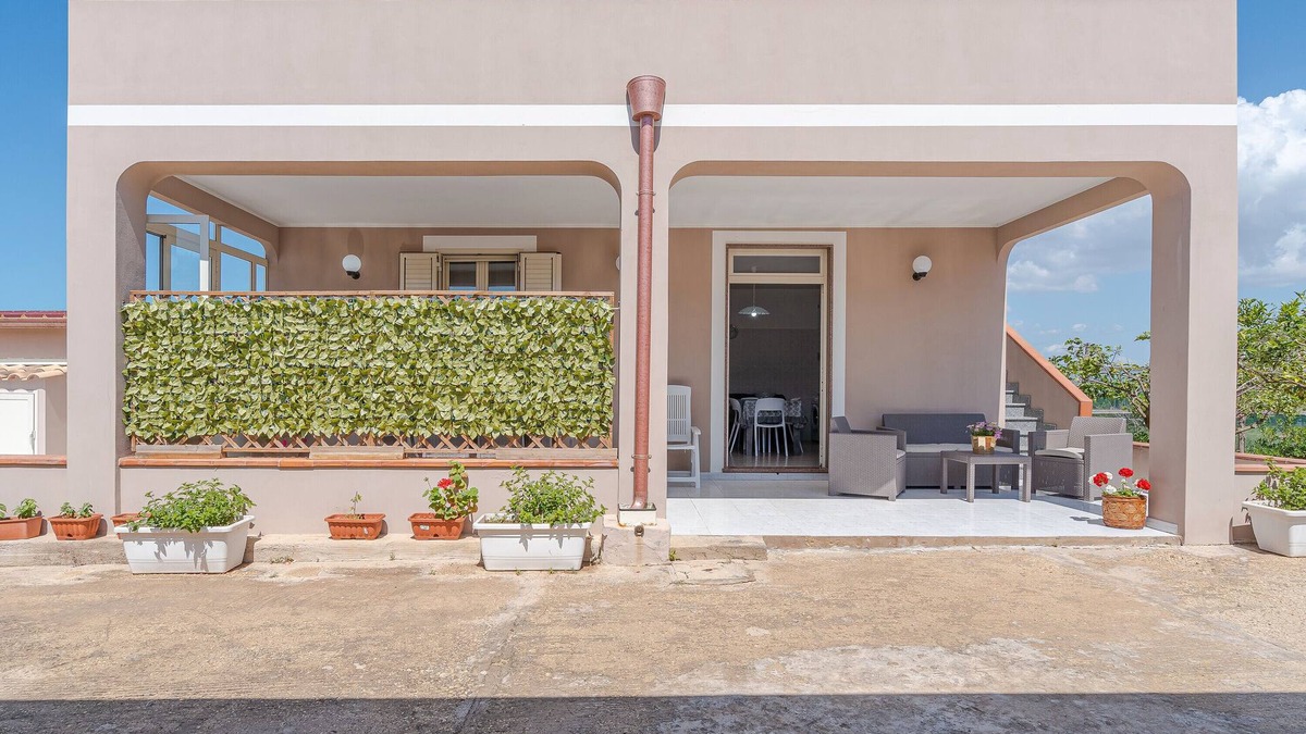 Granelli Villa | Villa 'Con Tre Camere Da Letto' with Private Terrace, Shared Garden and Air Conditioning